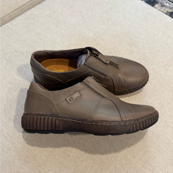 Clarks Shoes - Clarks Magnolia Zip Womens Slip-On, Dark Taupe Leather, Sz 7W, NWB